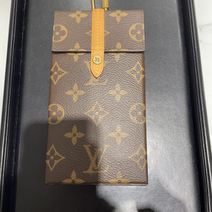 ☆・美品・即納☆ LOUIS VUITTON ボックス・フォンケース